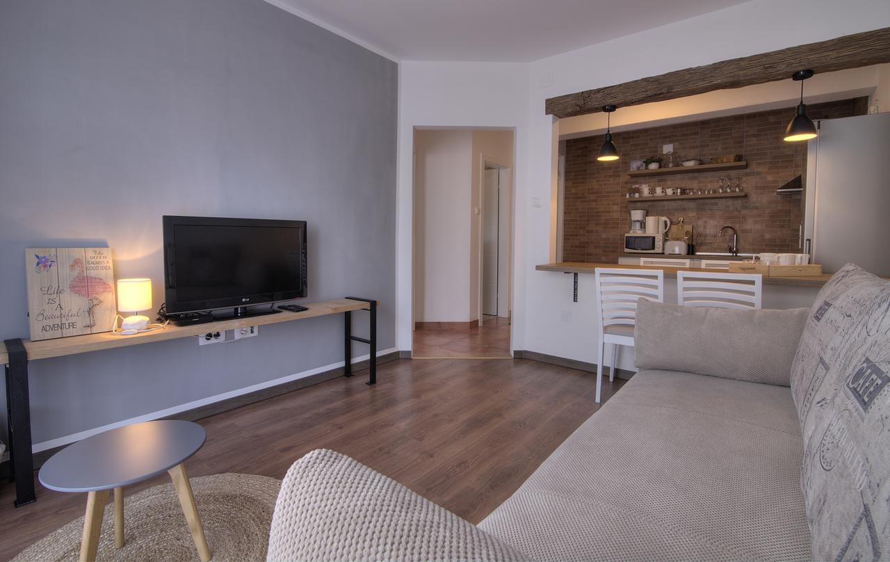Apartments Lola เซนญ์ ภายนอก รูปภาพ