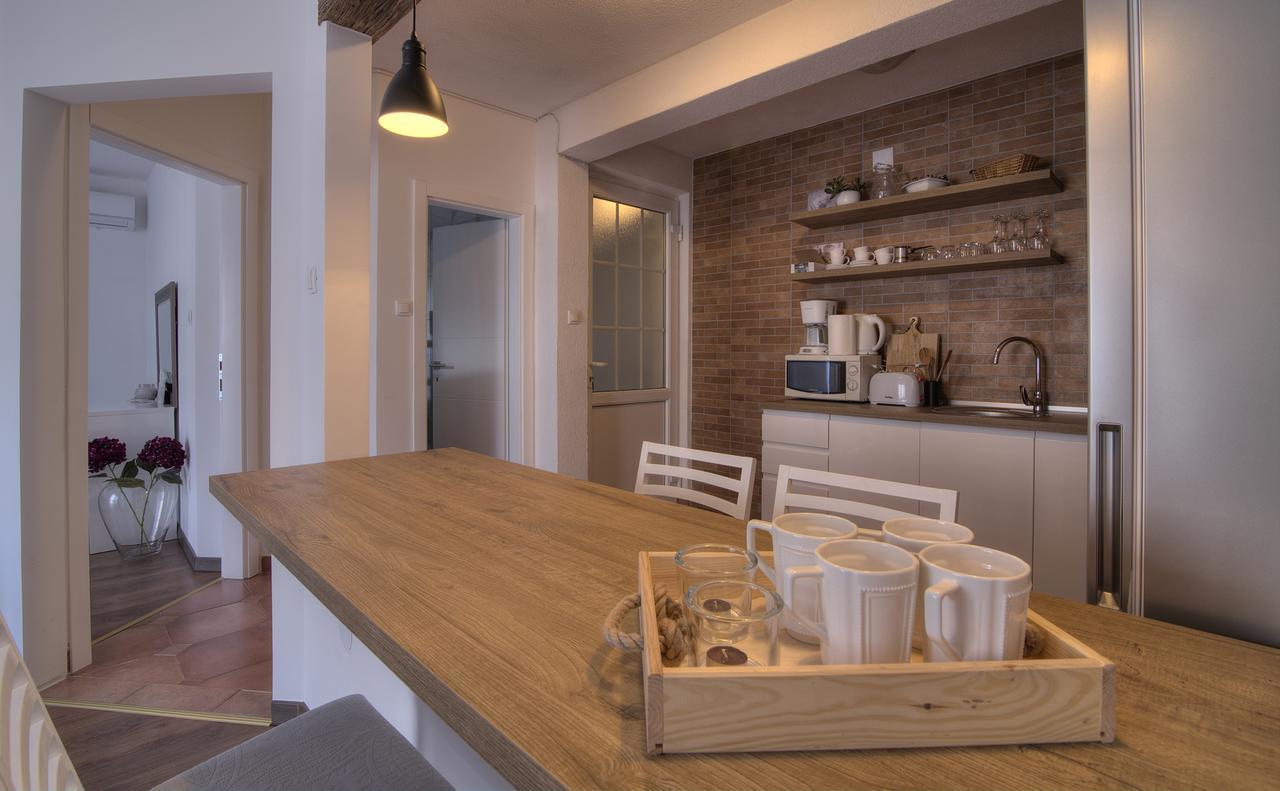 Apartments Lola เซนญ์ ภายนอก รูปภาพ