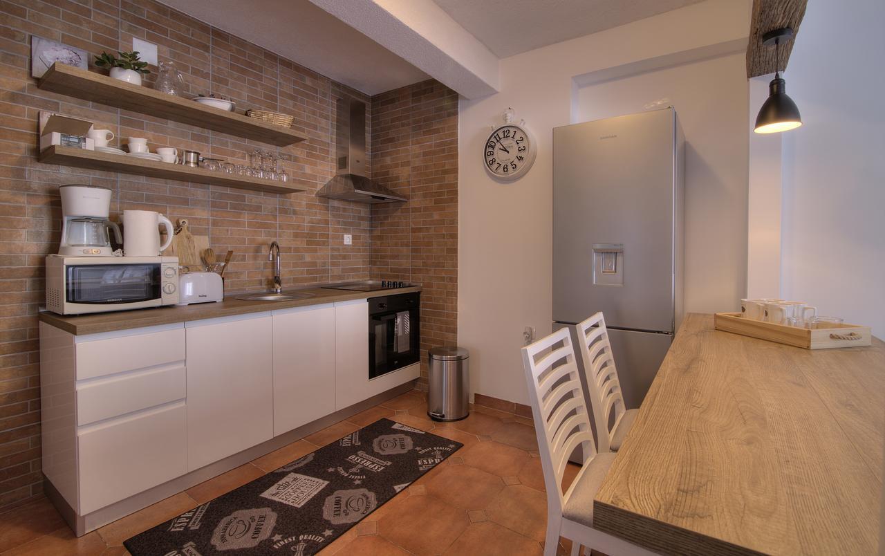 Apartments Lola เซนญ์ ภายนอก รูปภาพ
