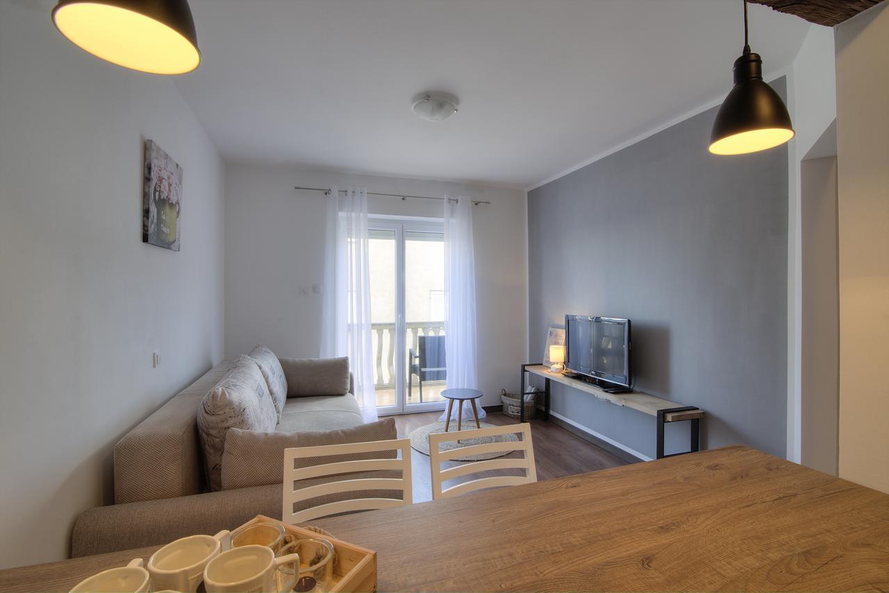 Apartments Lola เซนญ์ ภายนอก รูปภาพ