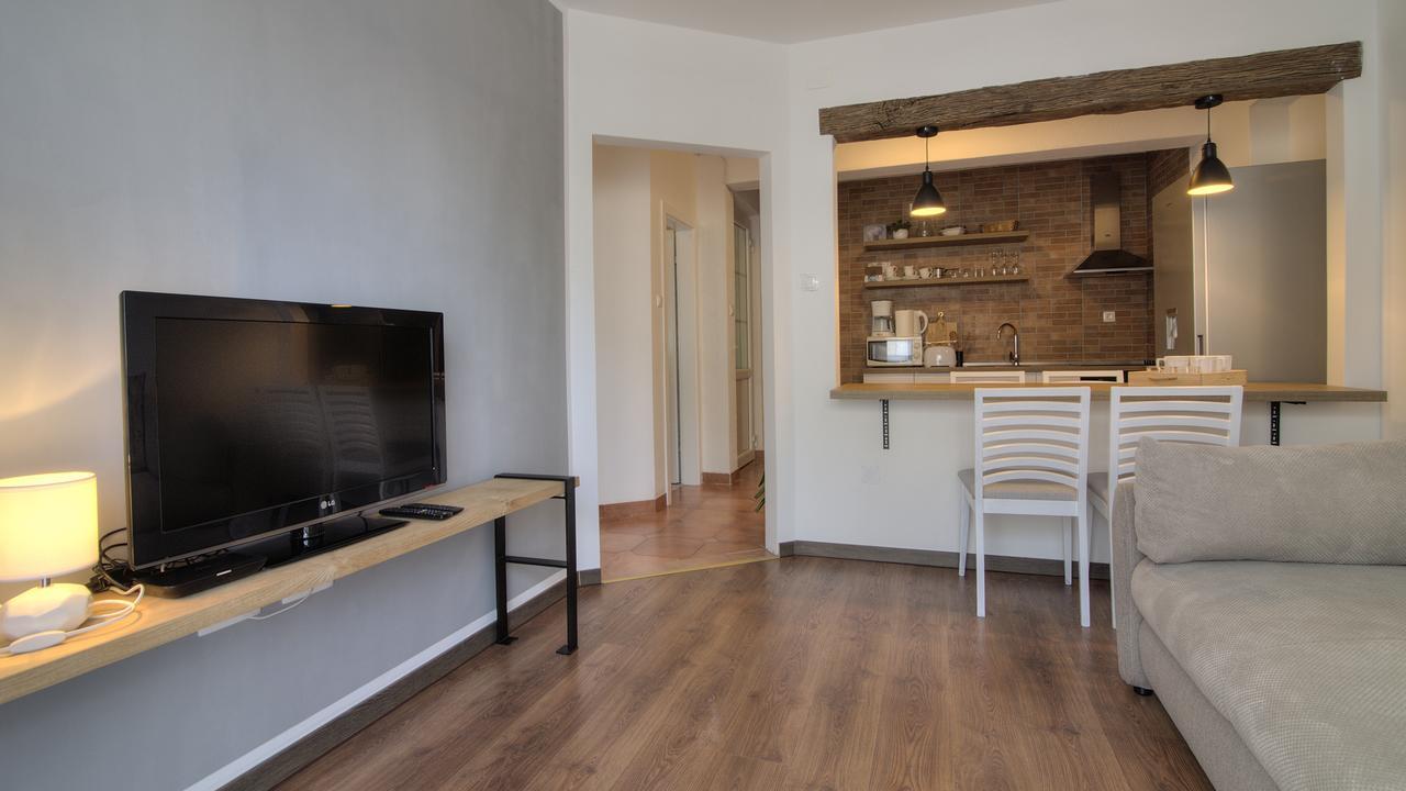 Apartments Lola เซนญ์ ภายนอก รูปภาพ