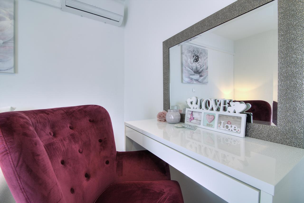 Apartments Lola เซนญ์ ภายนอก รูปภาพ