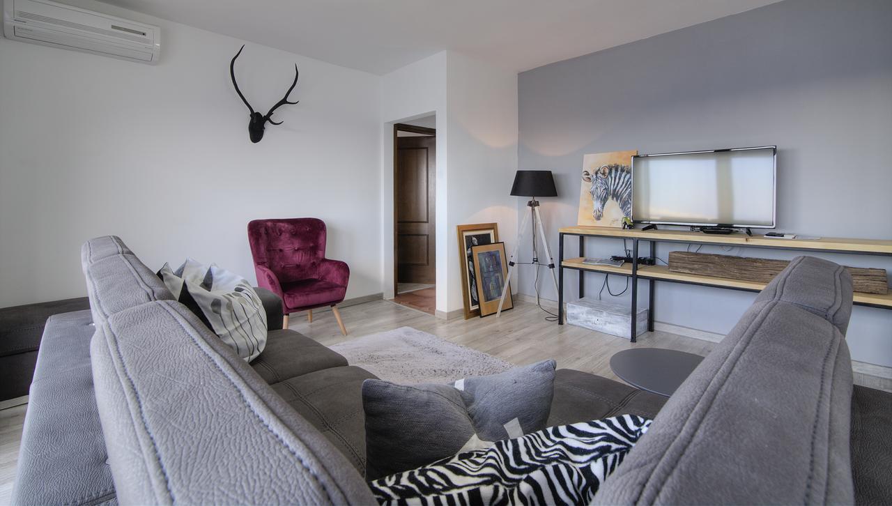Apartments Lola เซนญ์ ภายนอก รูปภาพ