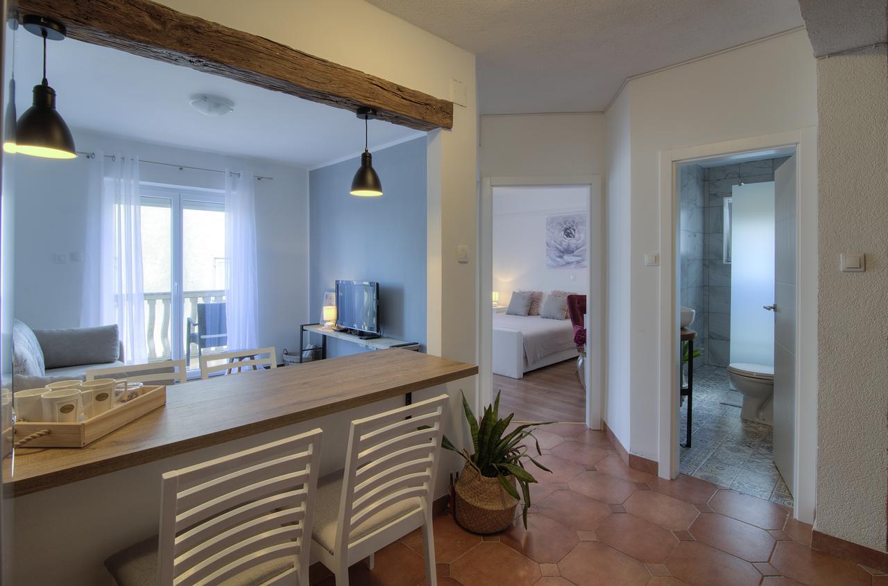 Apartments Lola เซนญ์ ภายนอก รูปภาพ