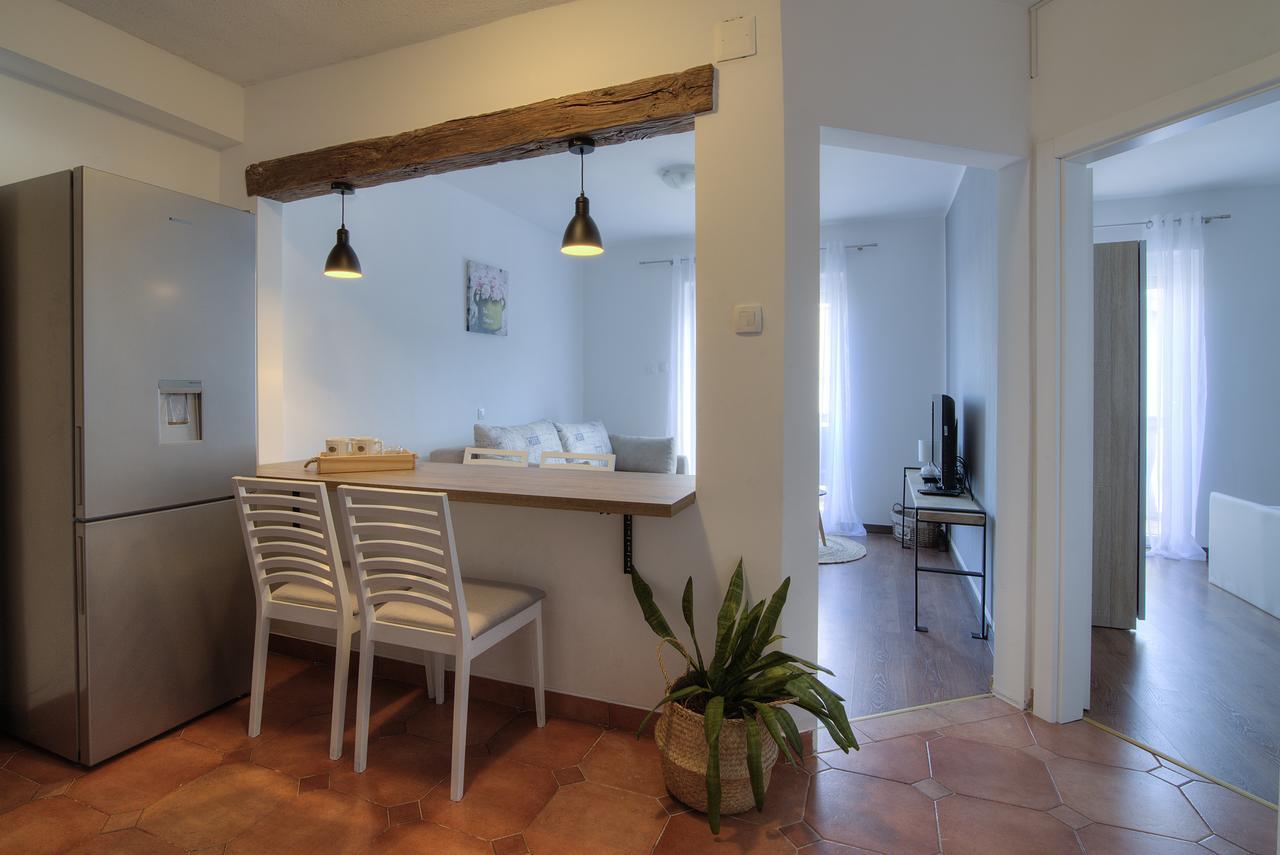 Apartments Lola เซนญ์ ภายนอก รูปภาพ