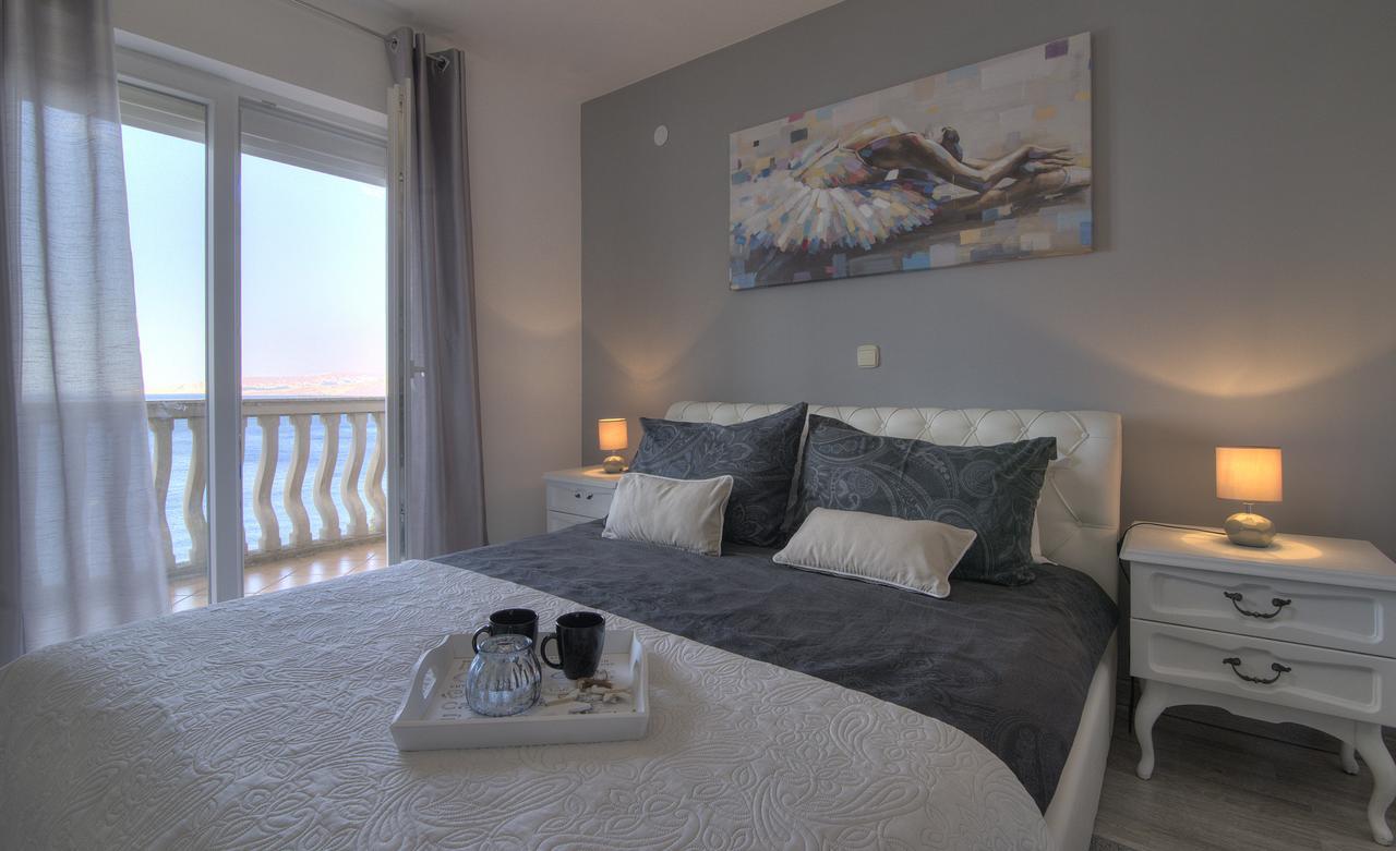 Apartments Lola เซนญ์ ภายนอก รูปภาพ