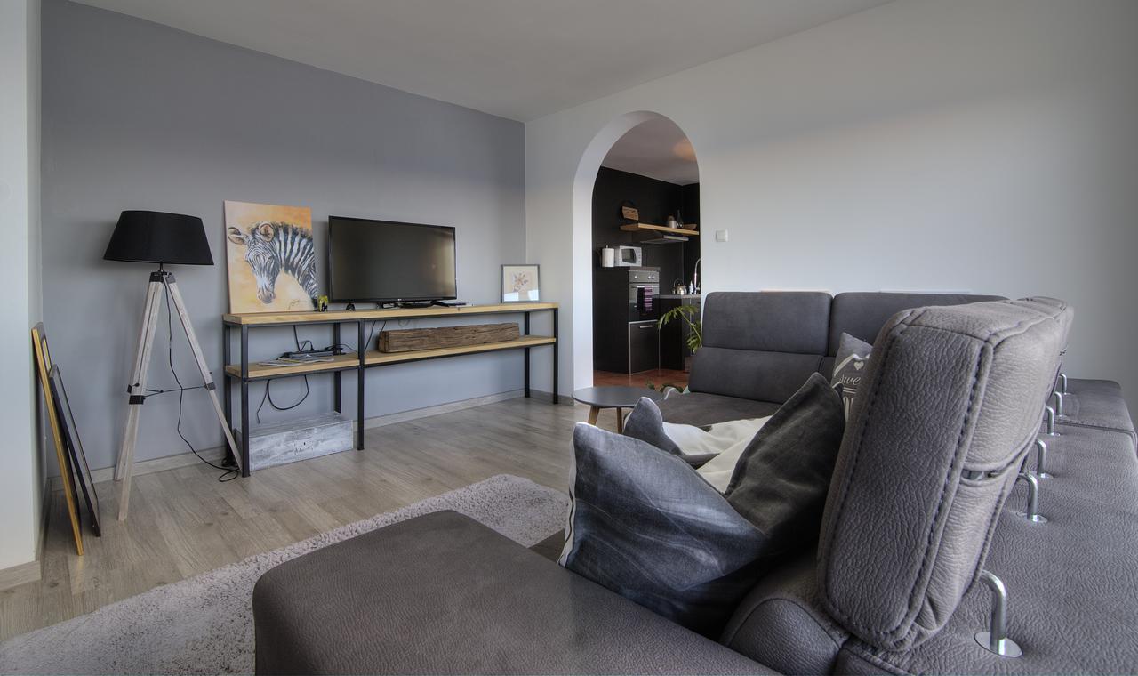 Apartments Lola เซนญ์ ภายนอก รูปภาพ
