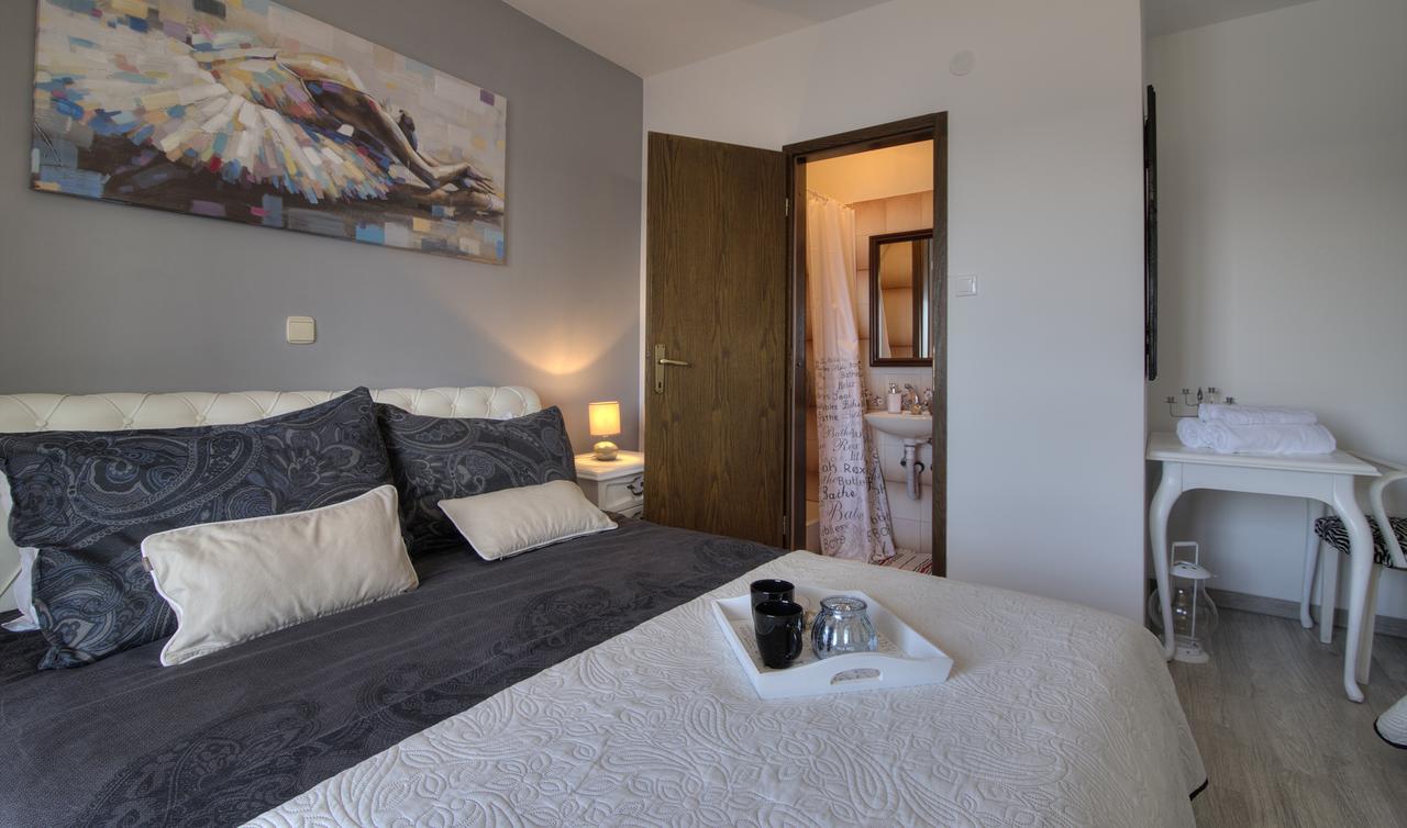 Apartments Lola เซนญ์ ภายนอก รูปภาพ