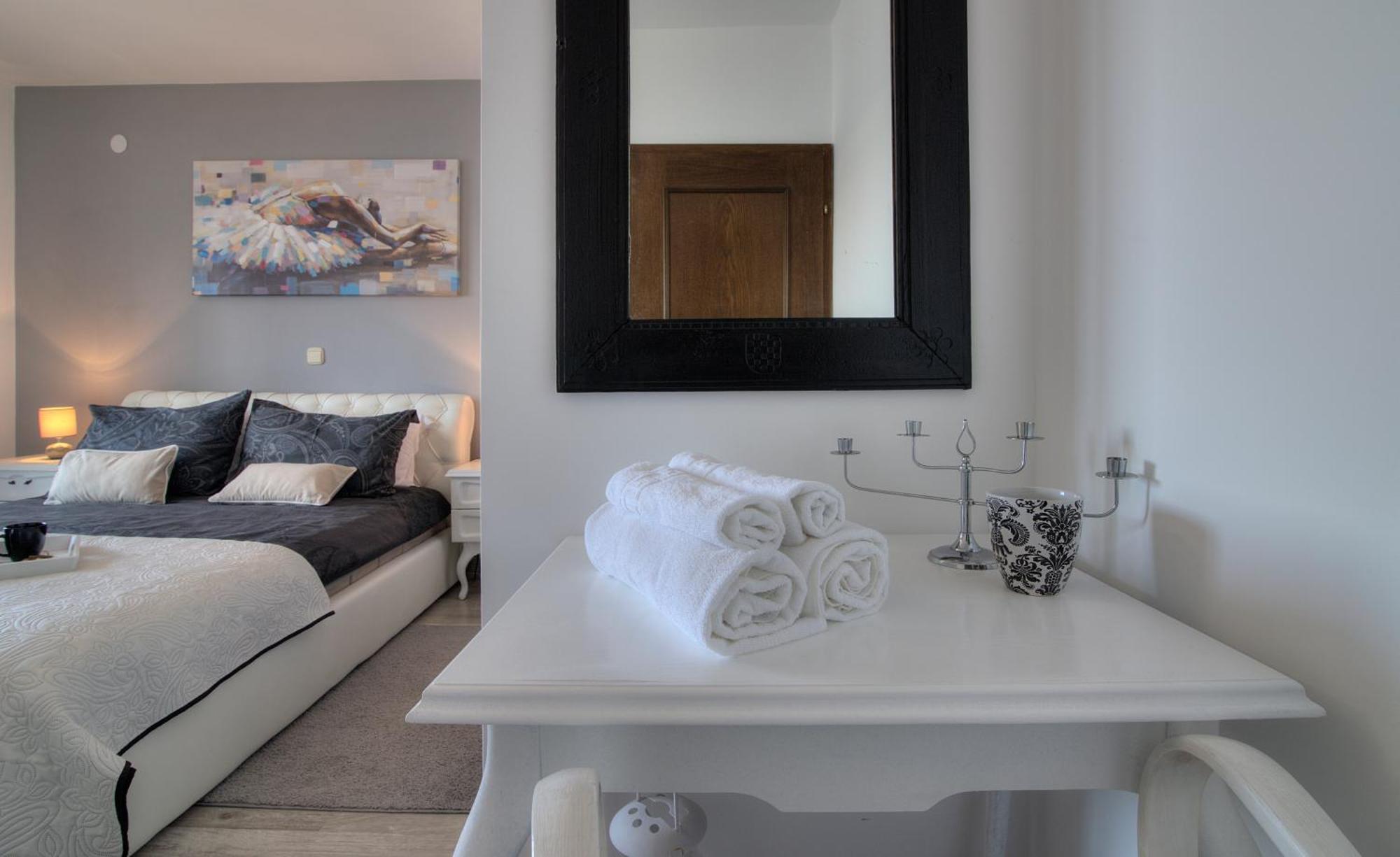 Apartments Lola เซนญ์ ภายนอก รูปภาพ