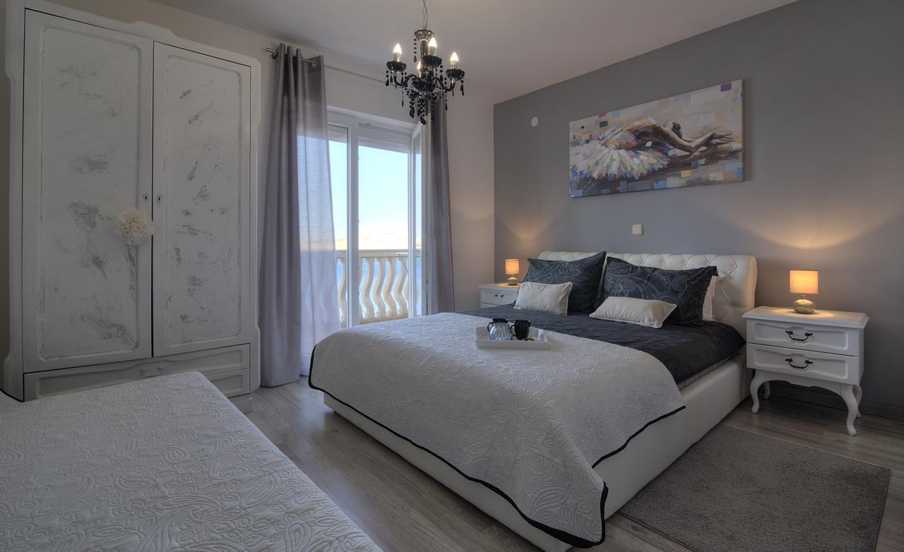 Apartments Lola เซนญ์ ภายนอก รูปภาพ